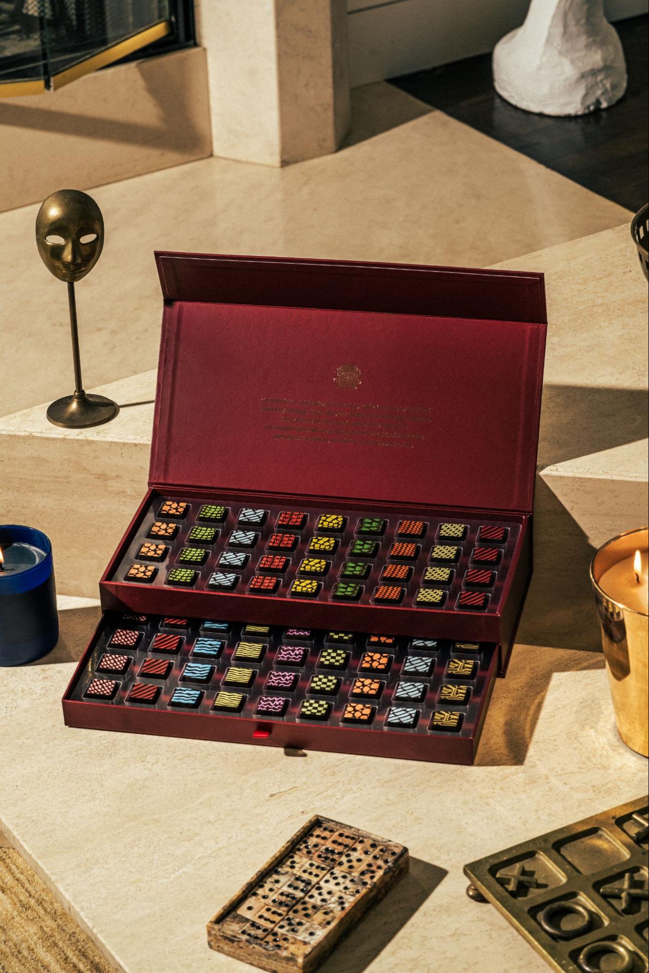 Double decker holiday truffle set on coffee table — Compartés