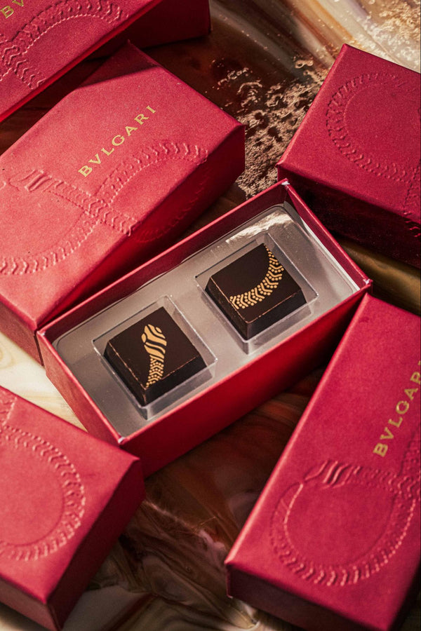 2 piece branded chocolate in red packaging — Compartés