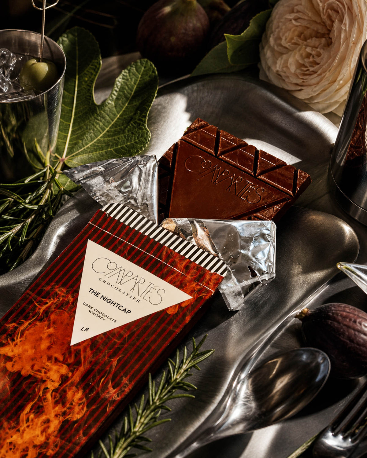 Dark Chocolate infused with whiskey gourmet luxury chocolate bar. Handmade whisky scotch chocolate in luxury packaging by Compartes Los Angeles.