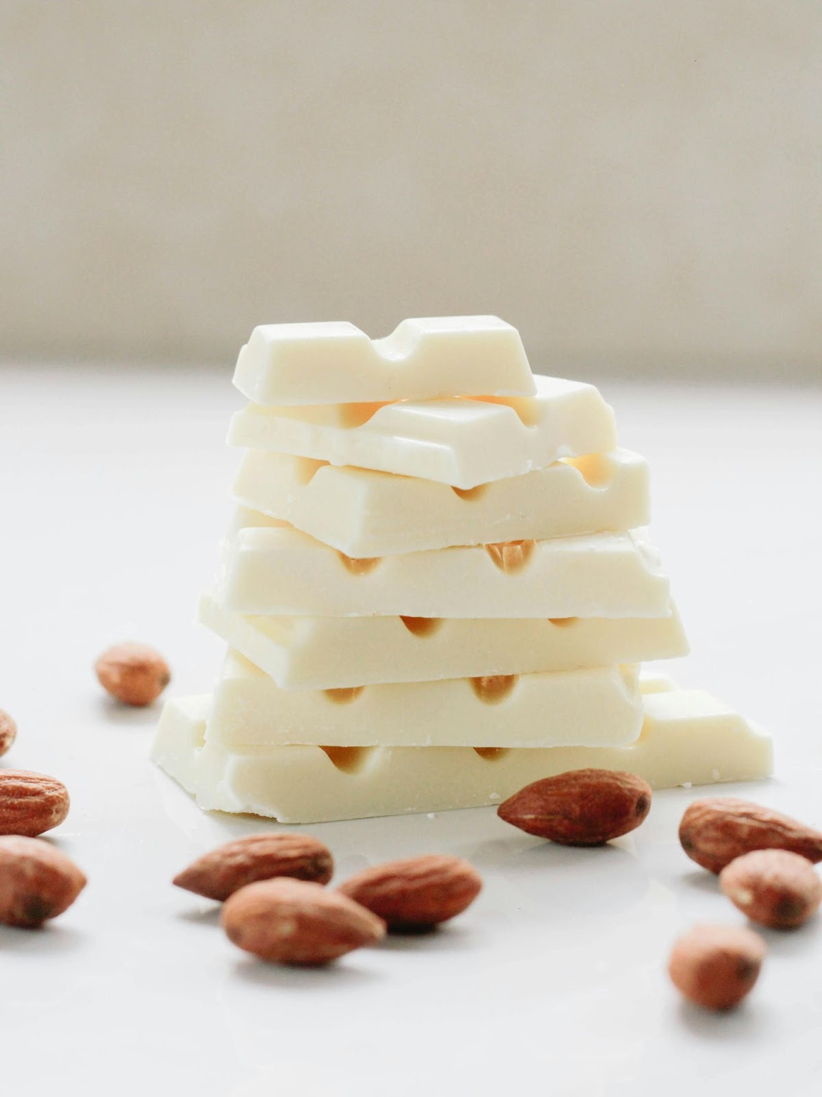 A stack of white chocolate squares – Compartés