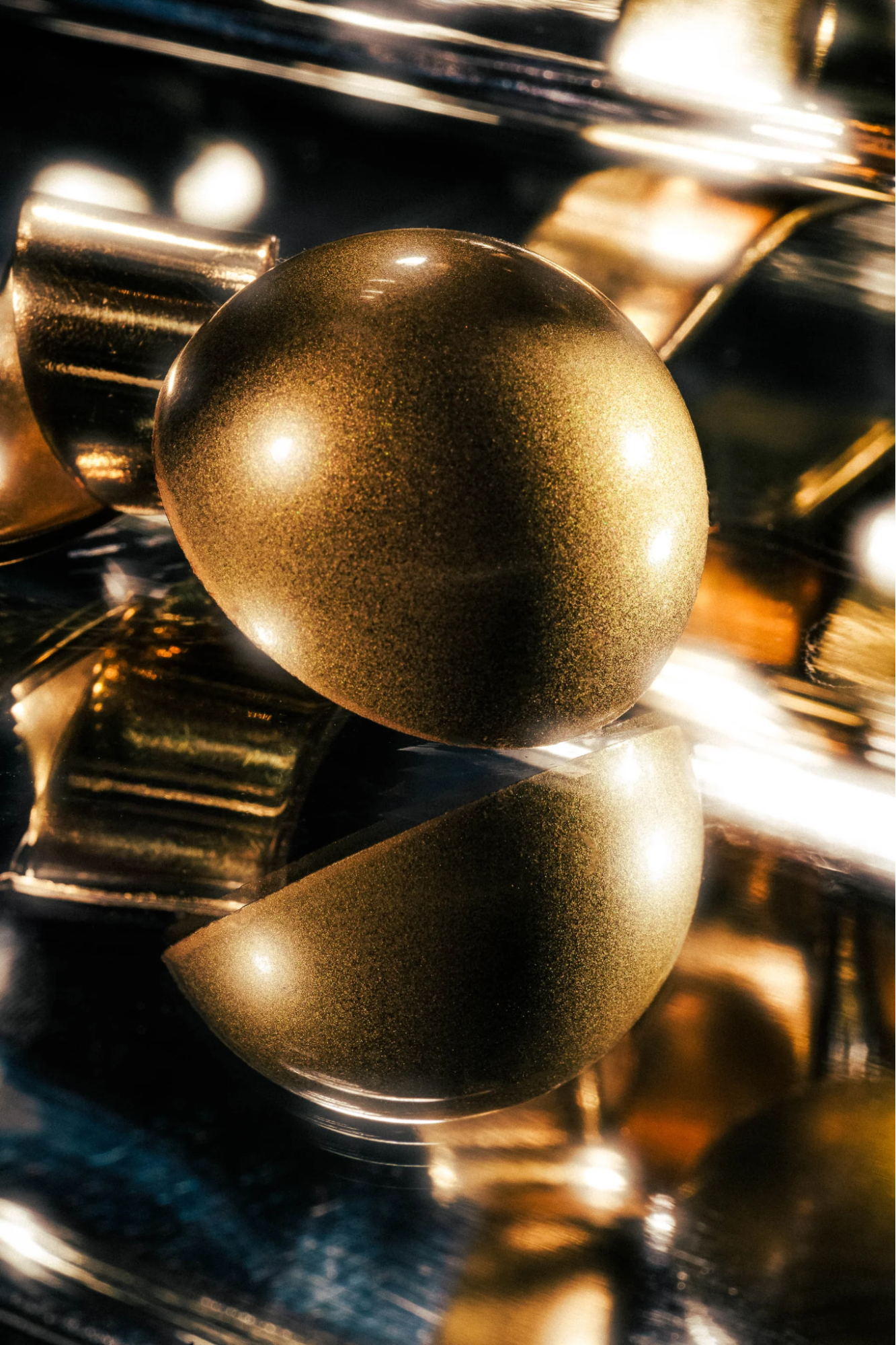 Golden sphere of chocolate—Compartés