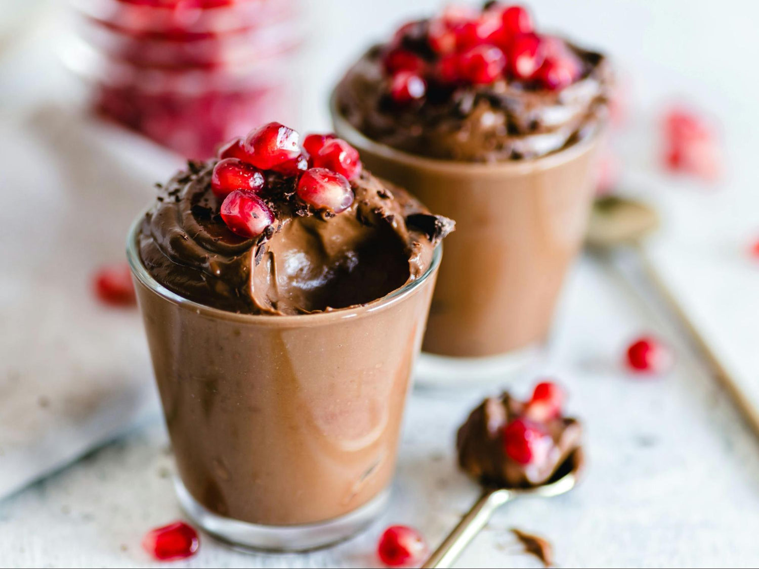 A close-up photo of chocolate mousse cup desserts – Compartés