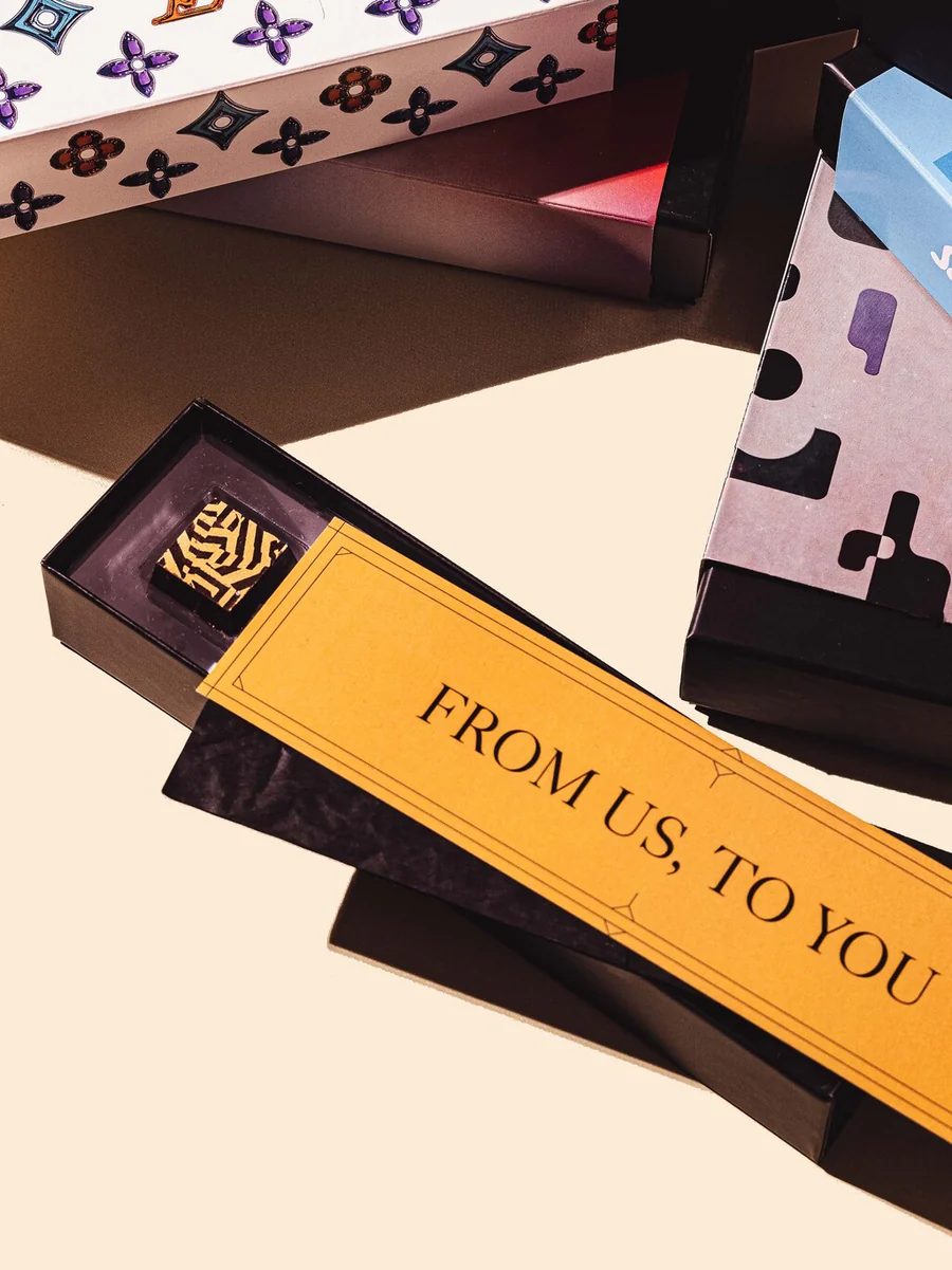 Luxury corporate gifts with inserts—Compartés