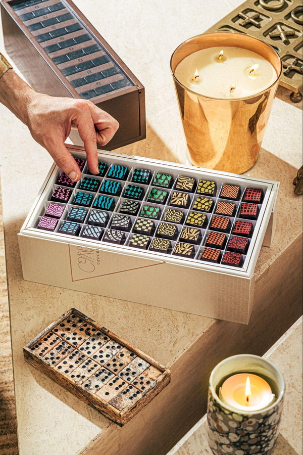 Luxurious white box of gourmet truffles on table — Compartés