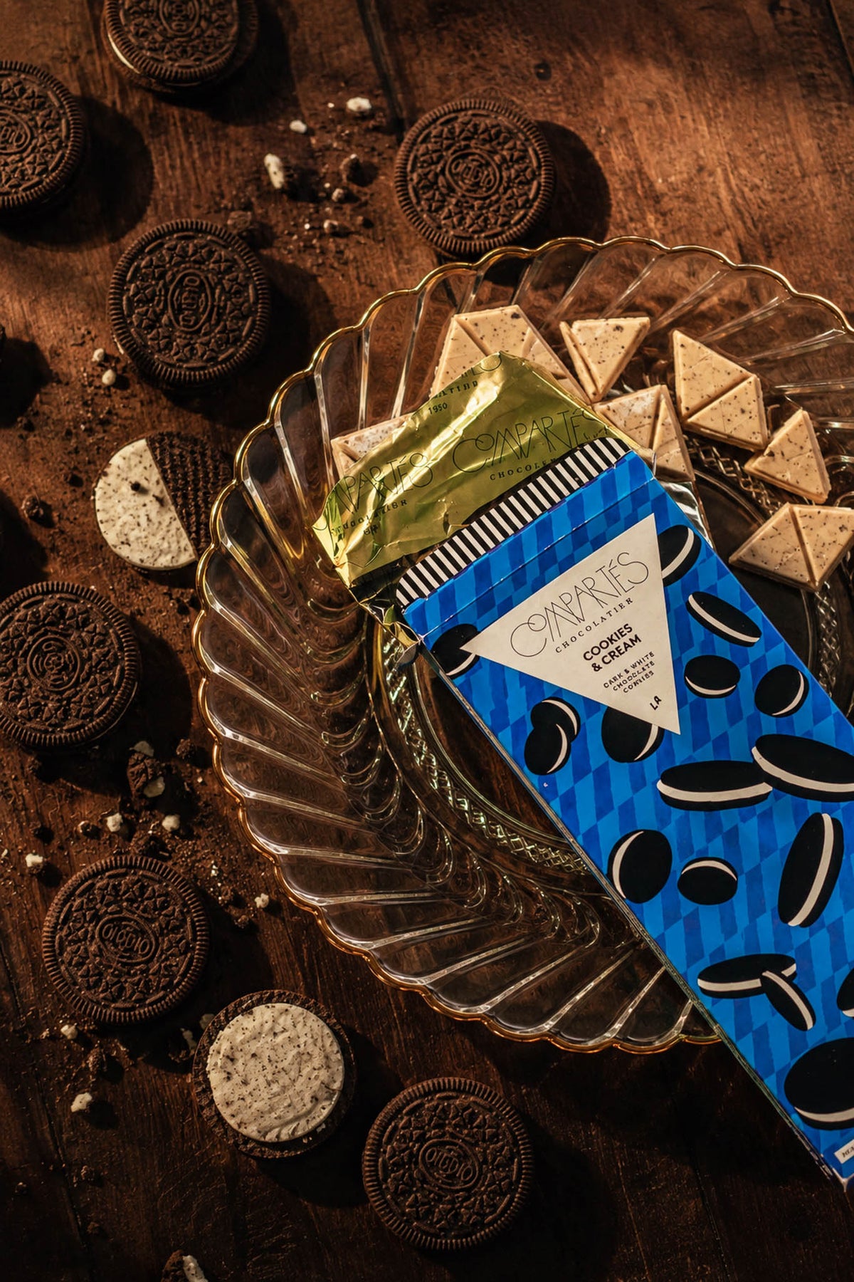 Luxury Chocolate Bar with premium dark chocolate and white chocolate filled with oreo cookies and chocolate covered oreos. Made by Compartes Chocolates Los Angeles. 